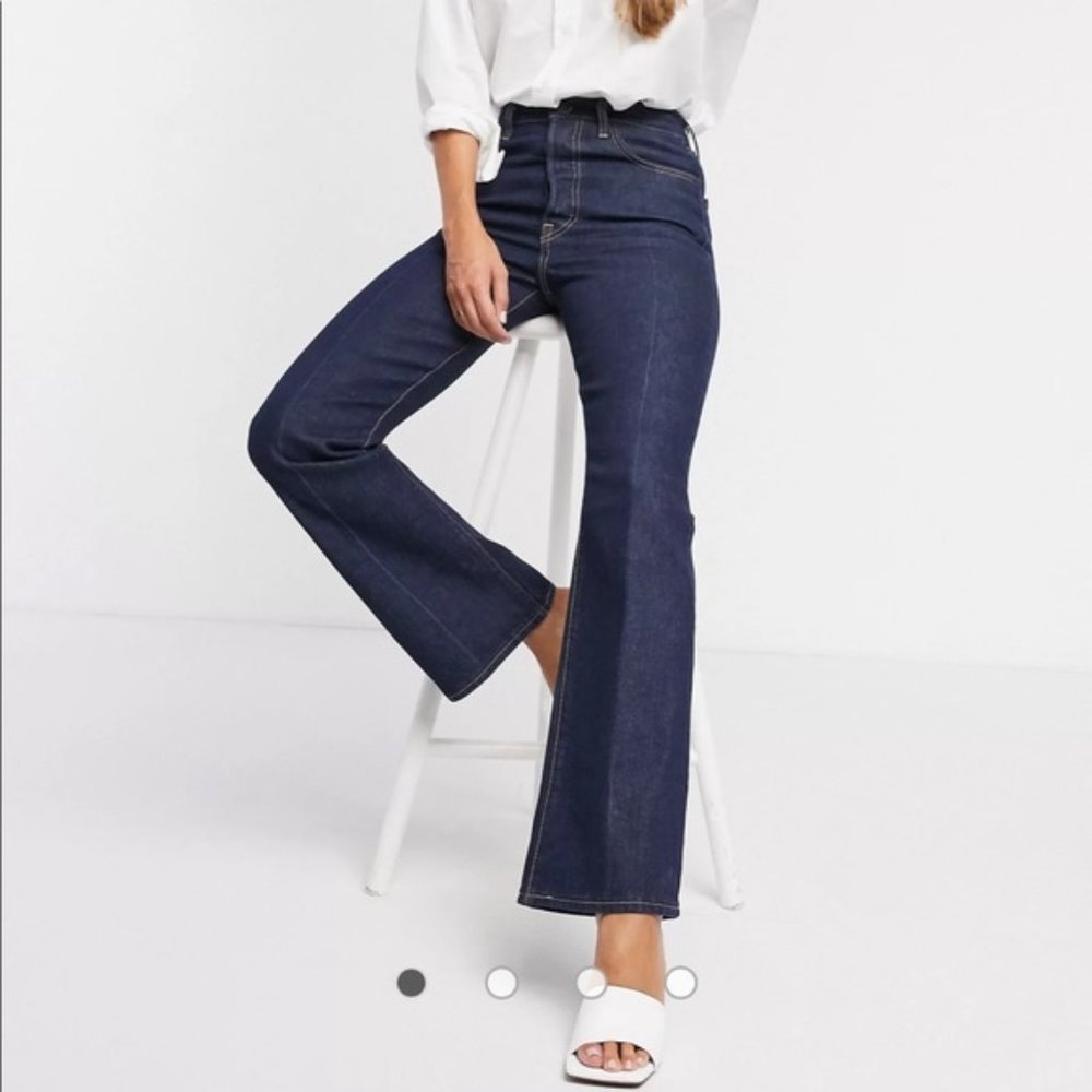 NWOT Rare Levi's Ribcage bootcut jeans in indigo